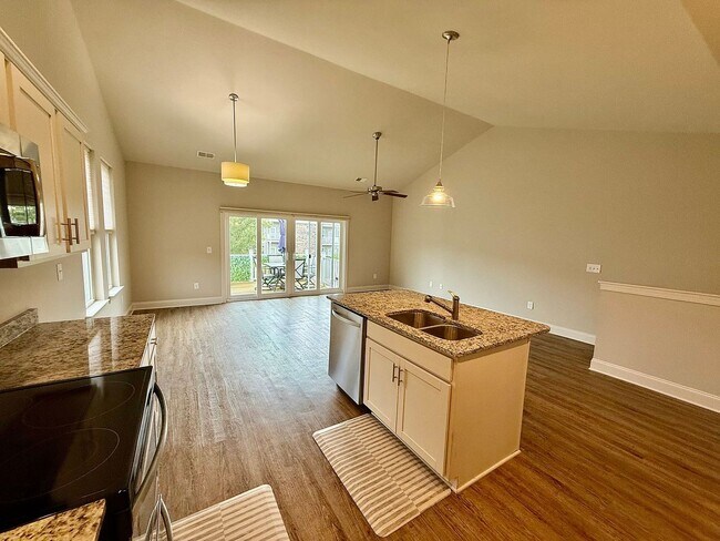 Building Photo - Modern 3 Bed/3 Bath End Unit Townhome - Close to Everything - GREAT PRICE!