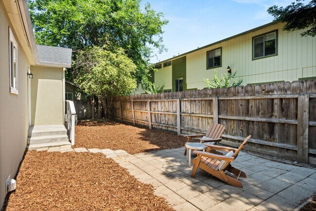 Building Photo - Available Now. Cute Home located in quiet ...
