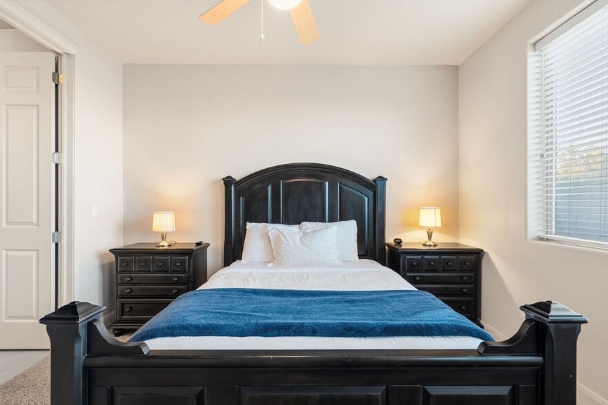 Building Photo - 225 N Country Ln