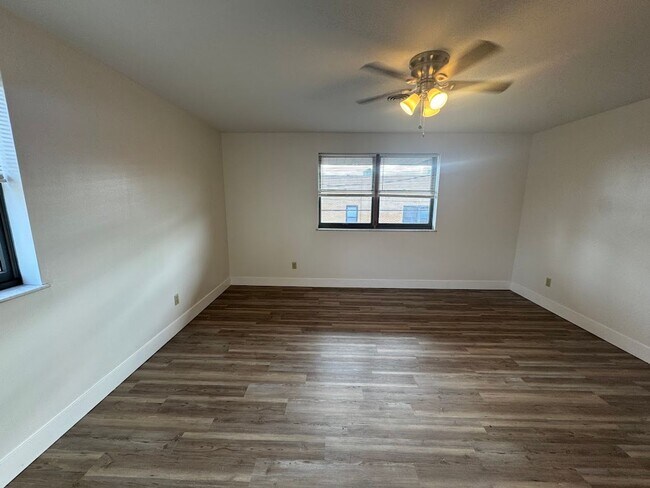 Building Photo - 1748 Jancey St