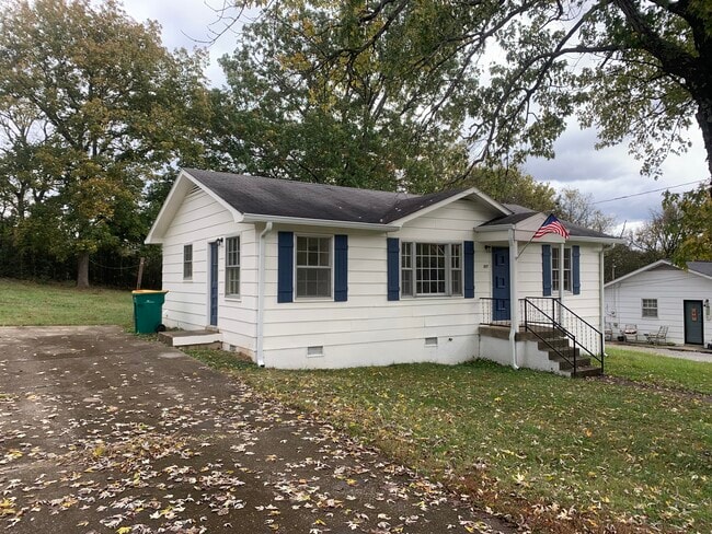 Primary Photo - 577 Douglas Ave