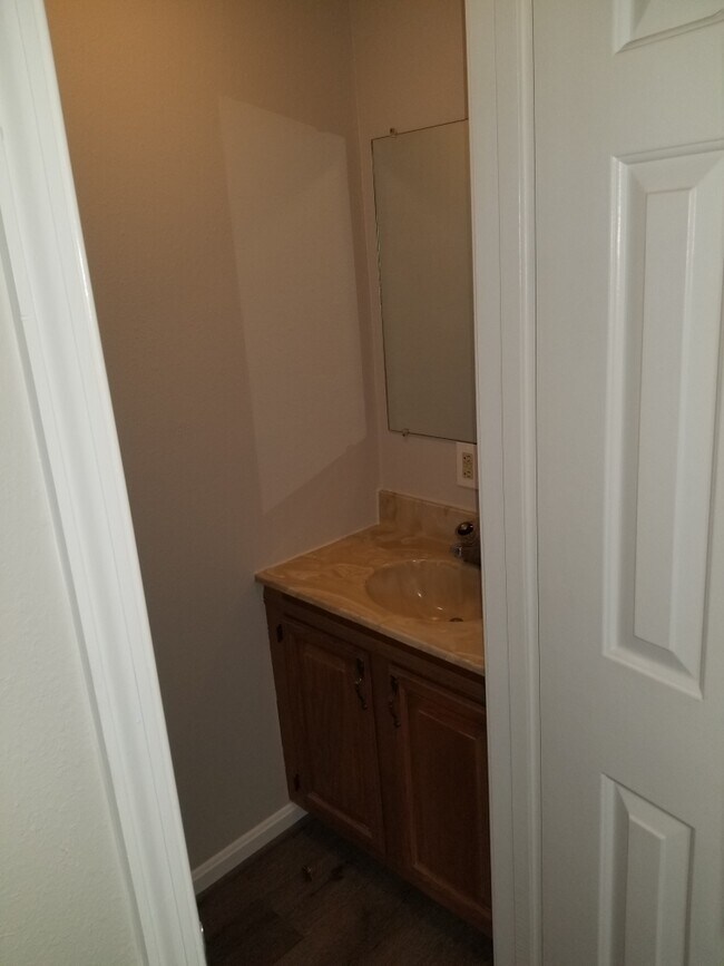 Building Photo - 42 Koncer Dr