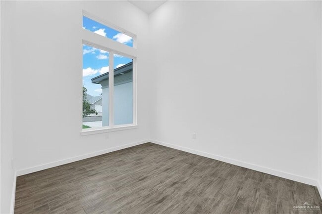 Building Photo - 22 N Lookout Dr