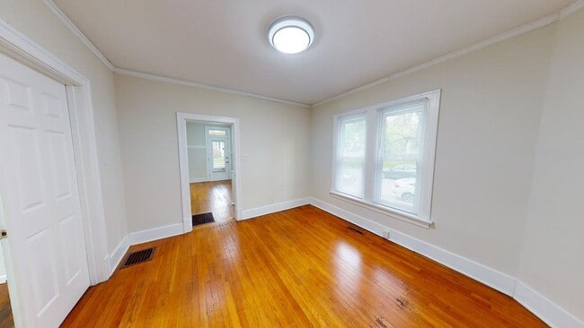 Building Photo - 131 E Northwood Ave