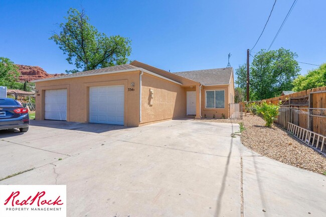 Primary Photo - Charming 3 Bed, 2 Bath Home in the Heart o...
