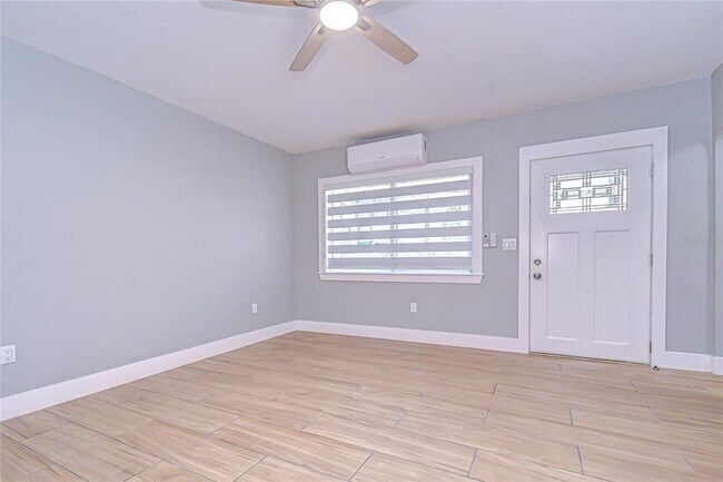 Building Photo - 5737 Shore Blvd S