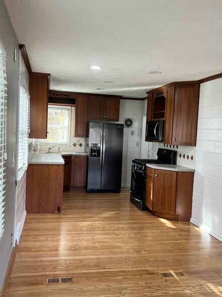 Building Photo - 2116 S 49th Ave