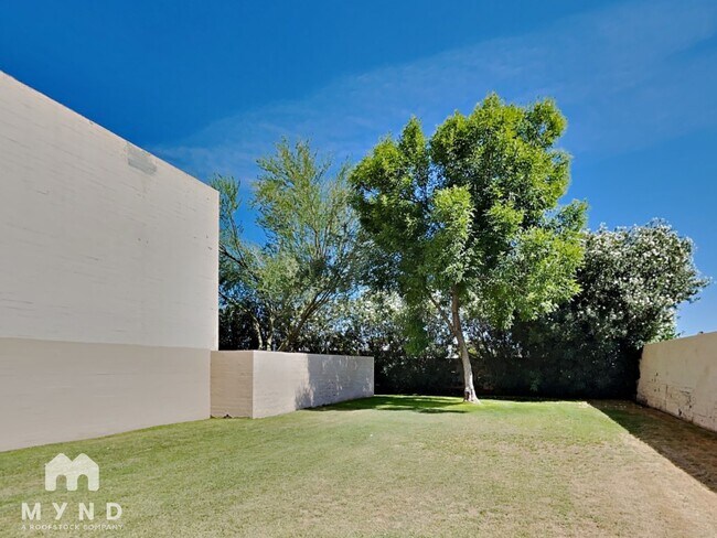 Building Photo - 930 S Dobson Rd