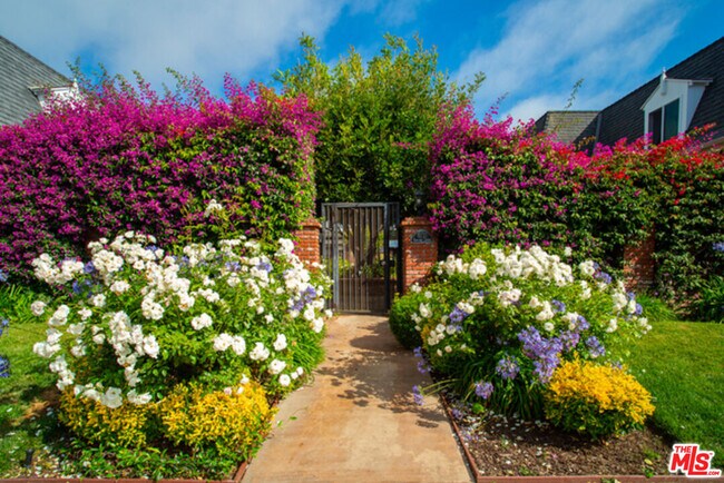 Building Photo - 8130 Redlands St