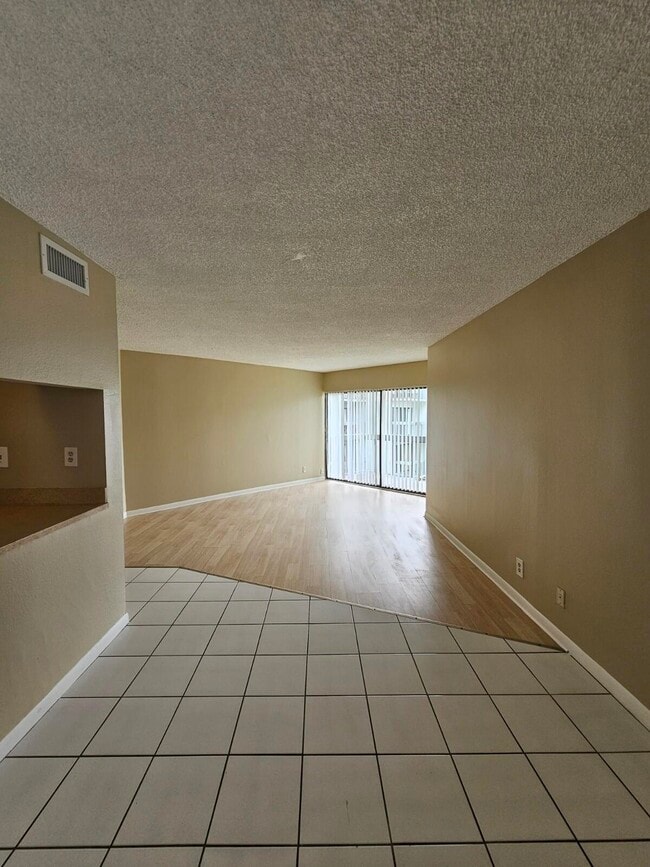 Primary Photo - 1820 N Congress Ave