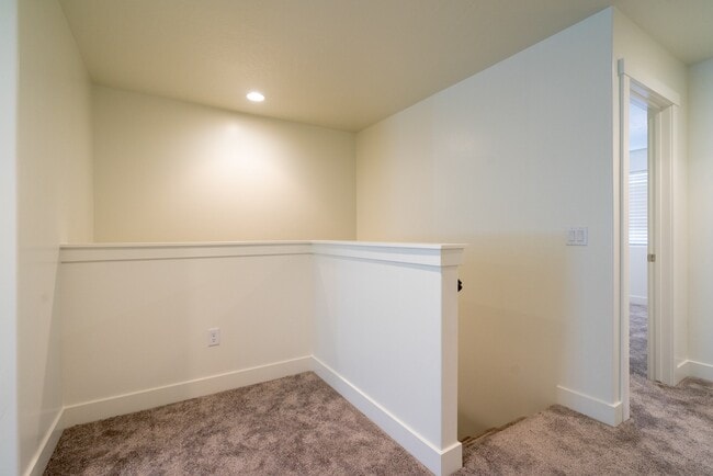 Building Photo - Modern 4-Bed Stand-Alone Home with Fenced Patio