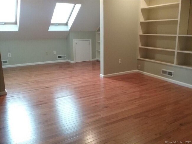 Building Photo - 45 Highland Rd