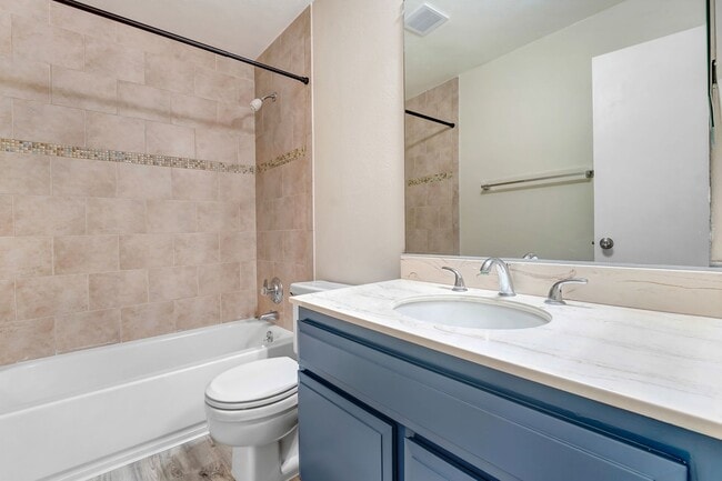 Building Photo - Parkwood Condo for Lease in Pasadena