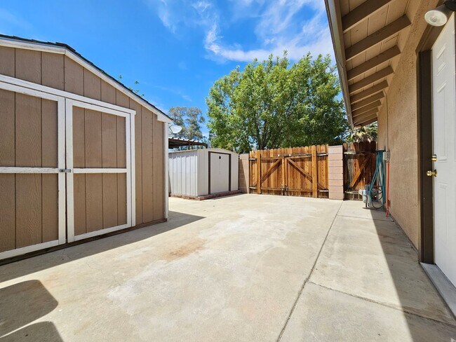 Building Photo - Beautiful interior and Convenient feature!...