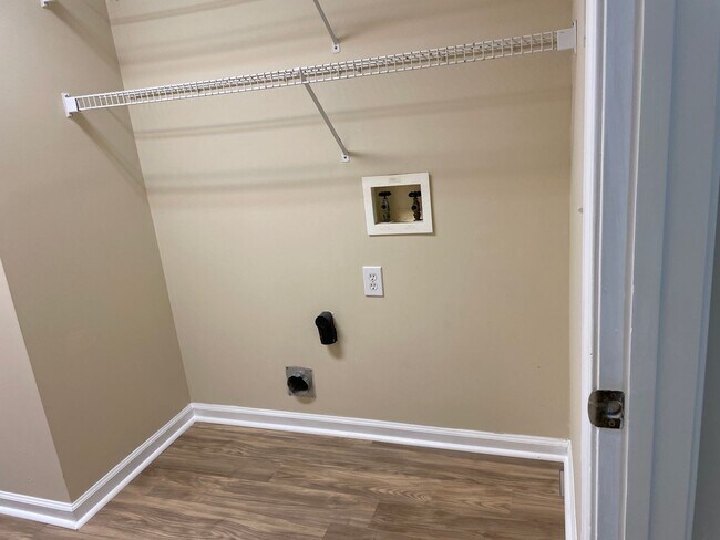 Building Photo - 618 Ridge Park Dr