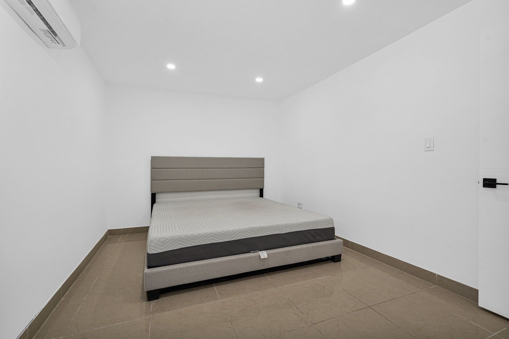 Building Photo - 2419 Coolidge St