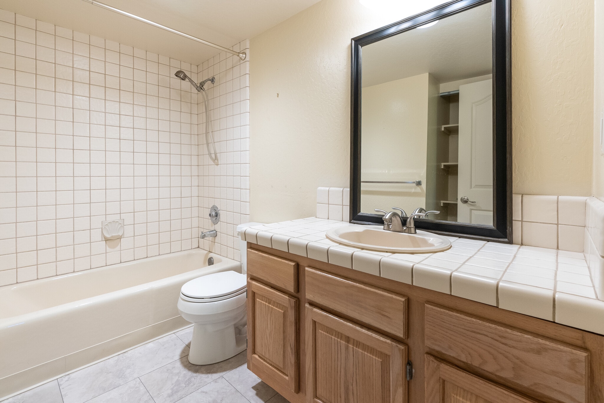 Building Photo - 813 Isbel Ct