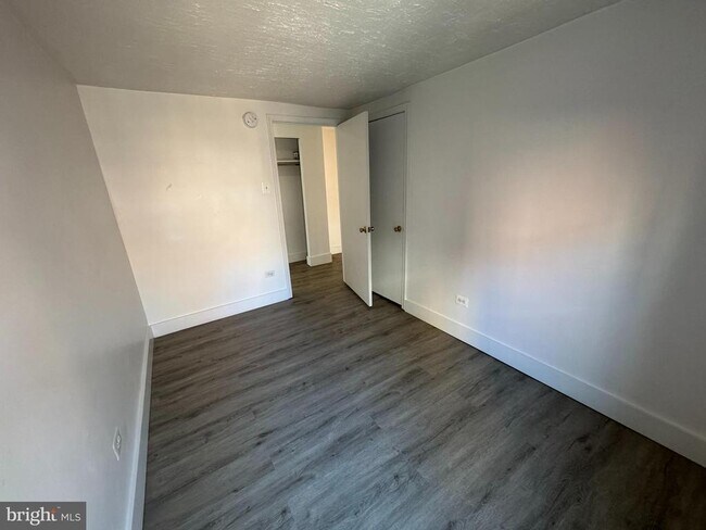 Building Photo - 1600 Pine St