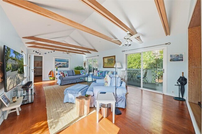 Building Photo - 700 Lands End Dr