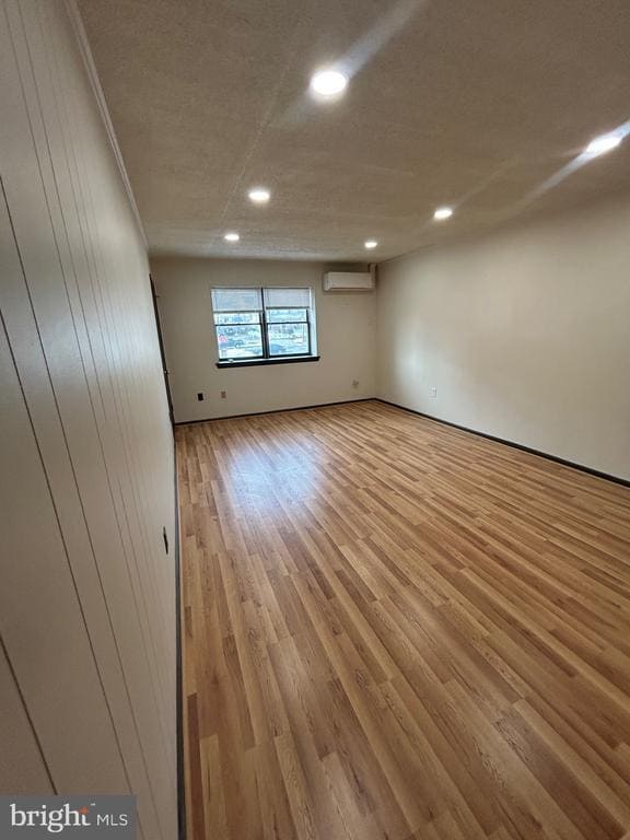 Building Photo - 400 Main St