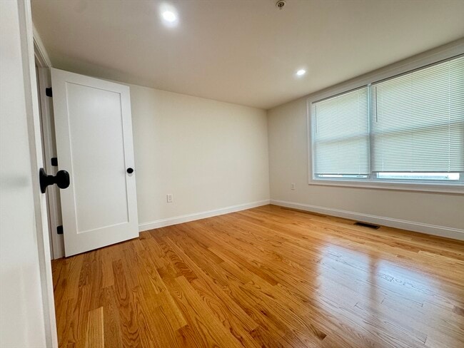 Building Photo - 298 Washington St