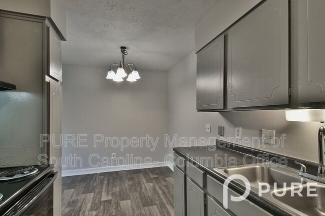 Building Photo - 1323 Old Manor Rd