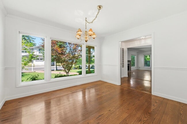 Building Photo - 1825 White Oak Dr