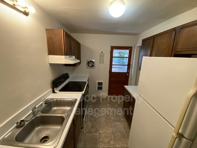 Building Photo - 5467 Potomac Dr