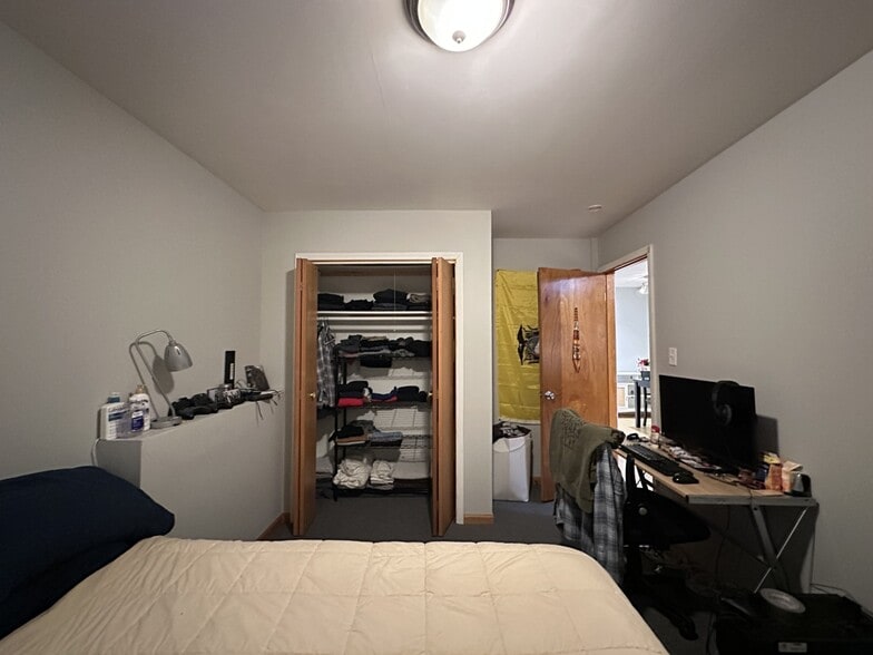 Building Photo - 1636 W Ohio St