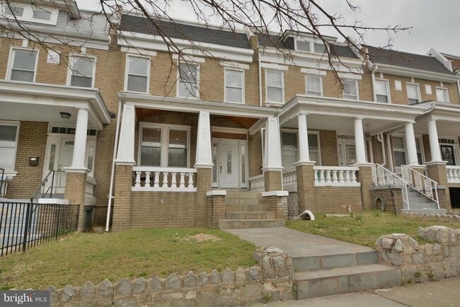 Primary Photo - 733 Otis Pl NW