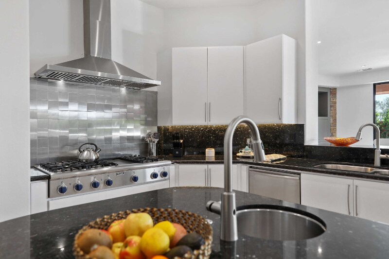 Building Photo - 50070 Vía De Moda