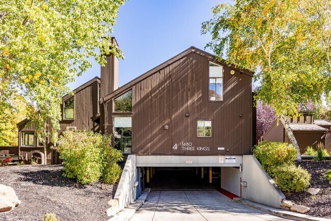 Building Photo - Luxury Condo Retreat at the base of Park C...