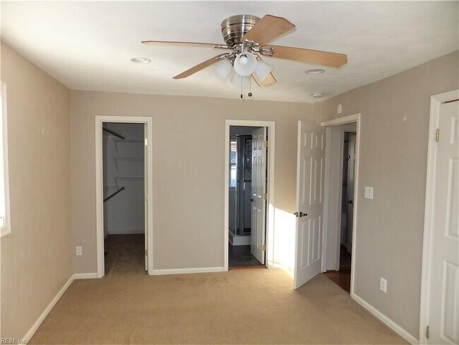 Building Photo - 4420 Clyde St