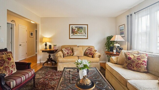 Building Photo - 100 E Sunnyside Ln