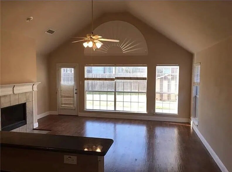 Building Photo - 2525 Persimmon Dr
