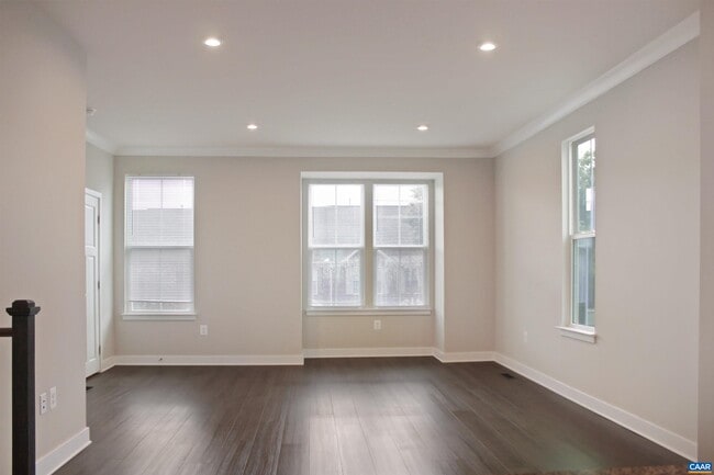 Building Photo - 2061 Lockwood Dr