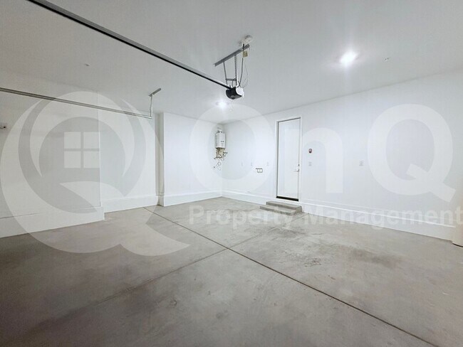 Building Photo - 4077 S Sabrina Dr