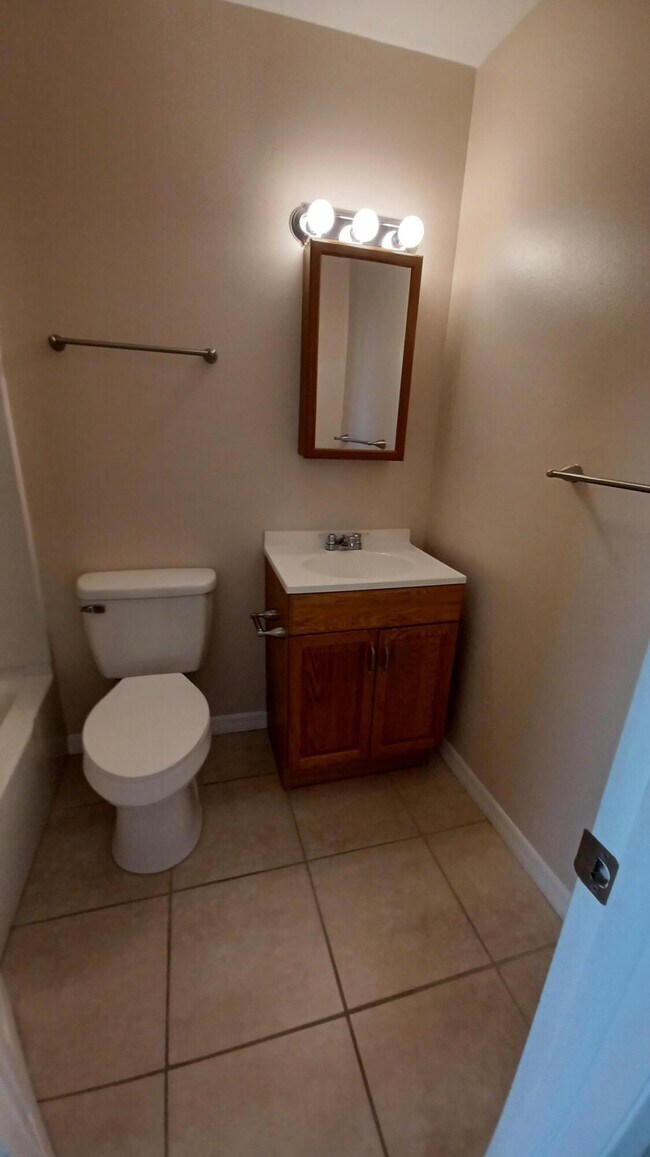 Building Photo - 280 Ulster Ln