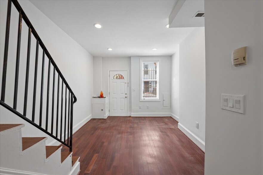 Livng Room w/Southern Light - 1208 1/2 Wylie St NE