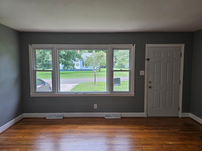 Building Photo - Charming Ranch with Fenced Yard in the Hea...