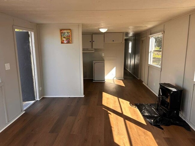 Building Photo - 710 S 50th St