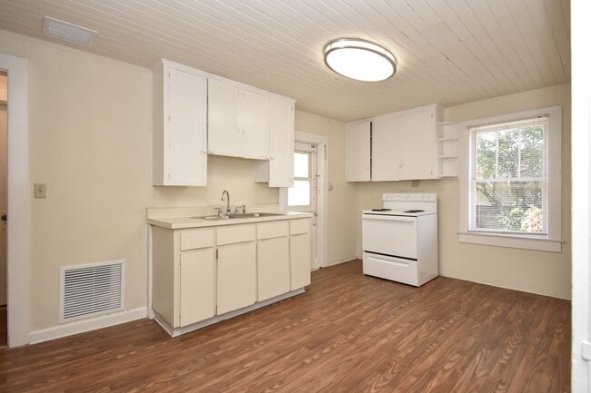 Building Photo - 517 NW 27th Ave