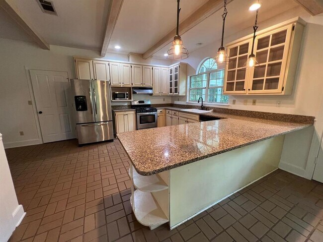 Building Photo - NE Acreage Home in Top School District