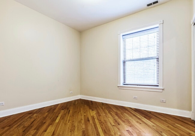 Building Photo - 5323 S Harper Ave