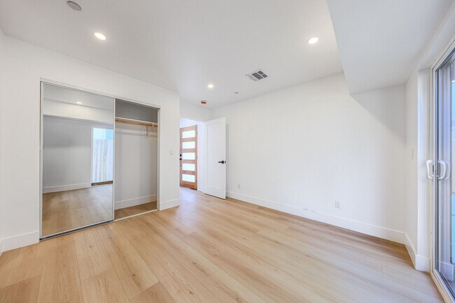 Building Photo - 1237 N Orange Dr