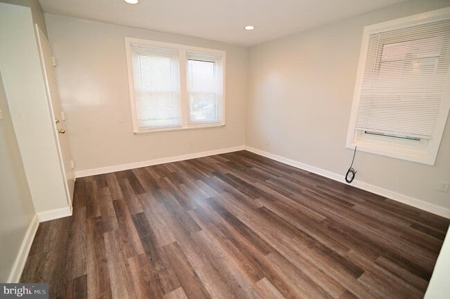 Building Photo - 431 Mellon St SE