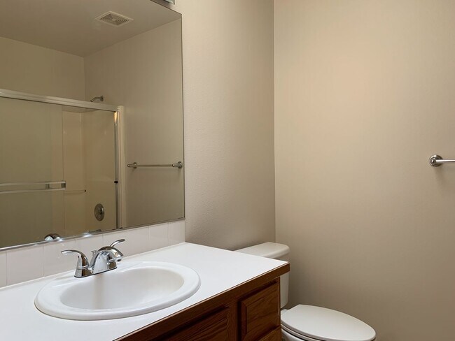Building Photo - Split Level 4-bedroom, 3-bathroom Home in ...