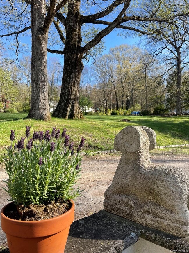 Building Photo - 12 Pine Hill Rd