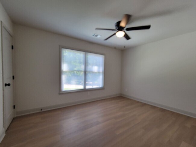 Building Photo - Build to Rent 4 Bdrm Lake Access - Luxury flooring -Stainless steel appliance - Covered Porch