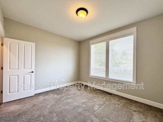 Building Photo - 13257 SW Maplecrest Ct